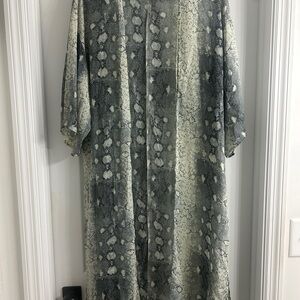 Trendy She + Sky Gray and Cream Patterned Kimono